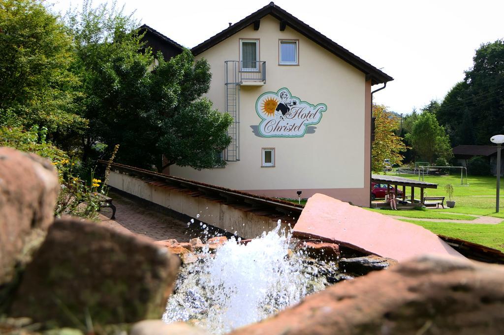 Hotel Christel Heimbuchenthal Bagian luar foto