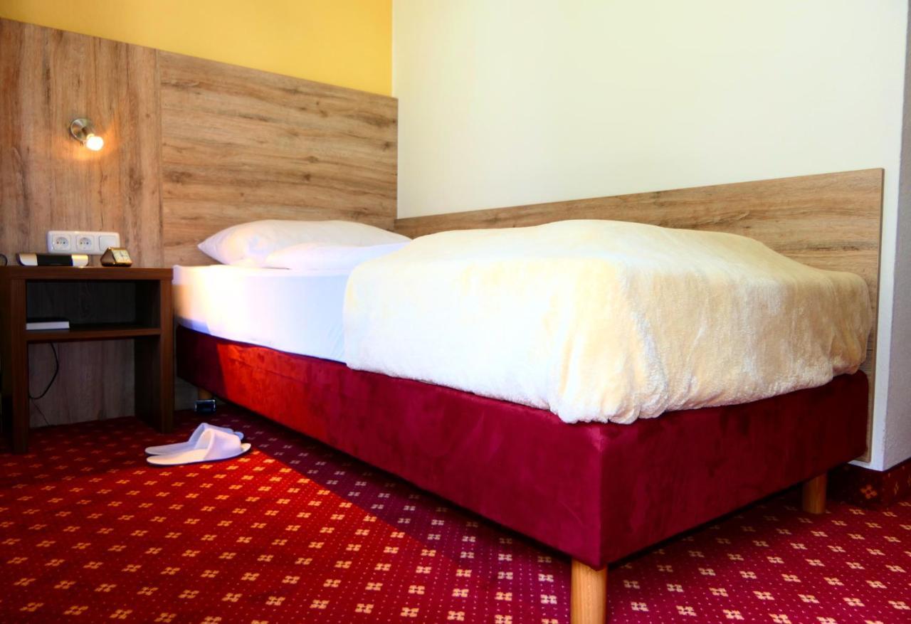 Hotel Christel Heimbuchenthal Bagian luar foto